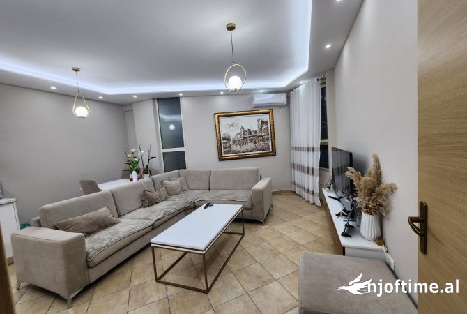 Shtepi ne shitje Apartament ne Tirane, 1+1, Mobilimi E mobiluar, Pagesa 90,000  Euro.