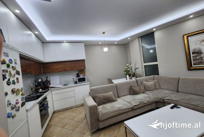 Shtepi ne shitje Apartament ne Tirane, 1+1, Mobilimi E mobiluar, Pagesa 90,000  Euro.