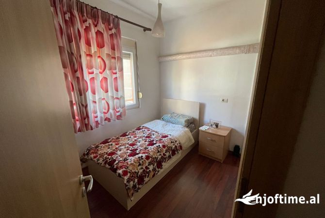Shtepi me qera 3+1 ne Tirane - 1,200 Euro