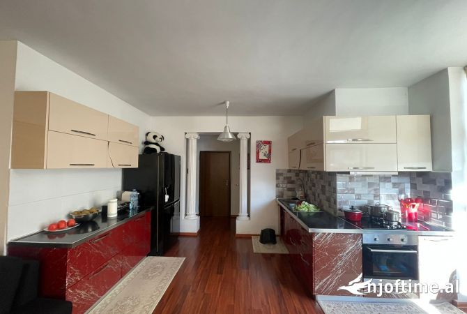 Shtepi me qera 3+1 ne Tirane - 1,200 Euro