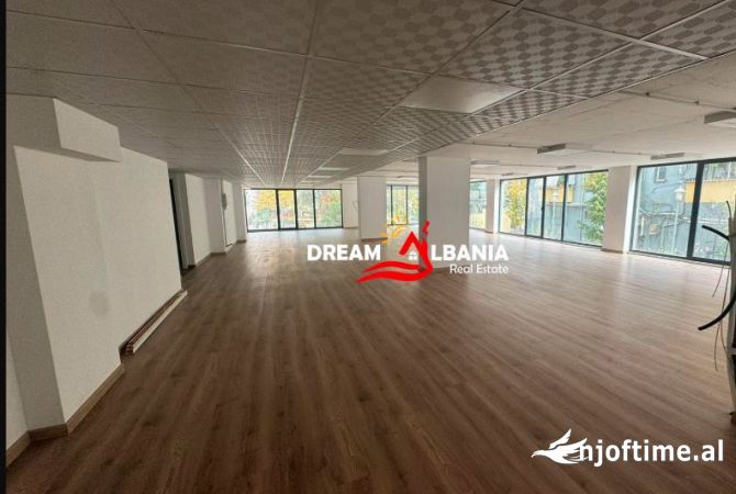 Ambient biznesi me qera 3+1 ne Tirane - 8,000 Euro