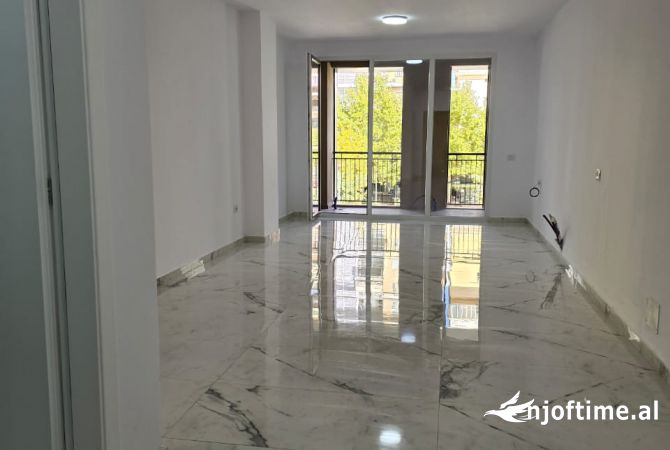 Ambient biznesi me qera 3+1 ne Tirane - 45,000 Leke