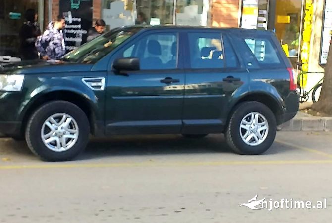 Makina ne shitje ne Korce, Land Rover, 2010 Diesel,Kambio Automatik Pagesa 6,900  Euro.