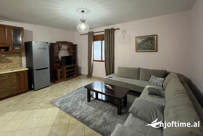 Shtepi me qera 2+1 ne Tirane - 400,000 Leke