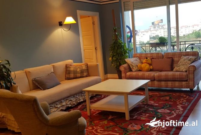 Shtepi me qera 3+1 ne Tirane - 1,200 Euro