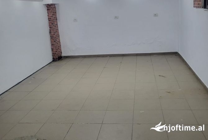 Ambient biznesi me qera 1+1 ne Tirane - 45,000 Leke