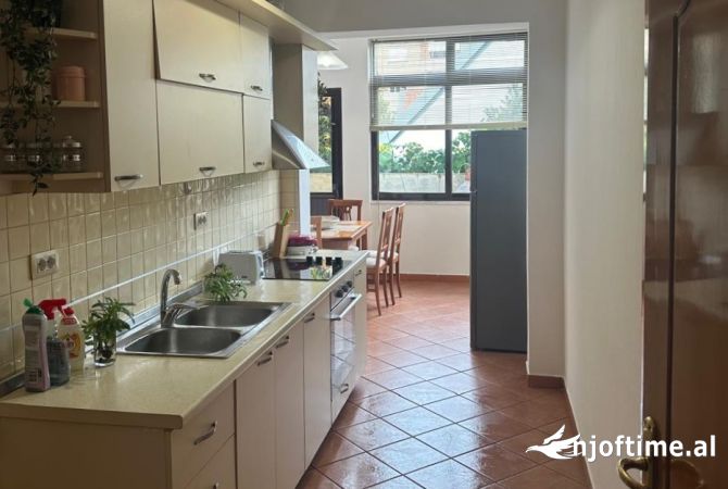 Shtepi me qera 2+1 ne Tirane - 50,000 Leke