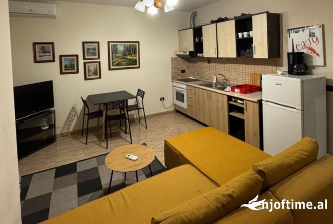 Shtepi me qera 2+1 ne Tirane - 650 Euro