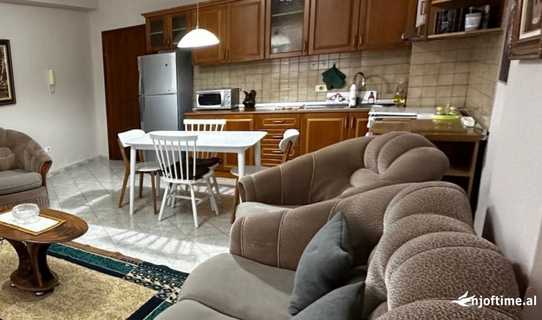 Shtepi me qera Apartament ne Tirane, 1+1, Mobilimi E mobiluar, Pagesa 45,000  Leke.