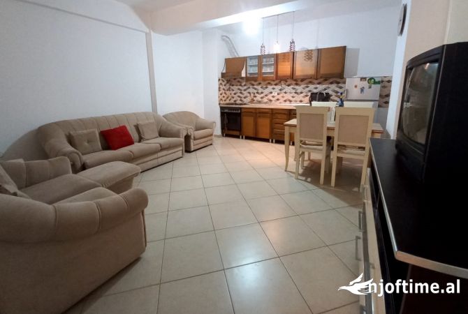 Shtepi me qera 1+1 ne Tirane - 42,000 Leke