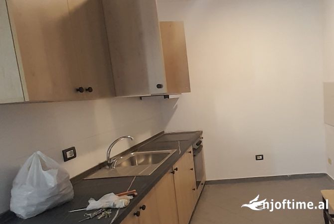 Shtepi me qera 2+1 ne Tirane - 35,000 Leke