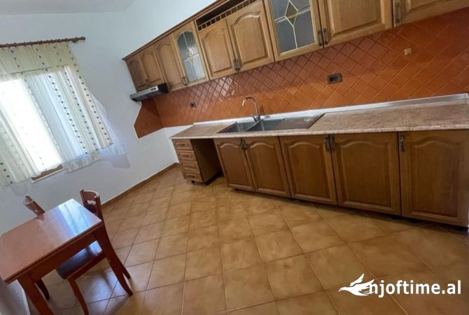 Shtepi me qera 2+1 ne Tirane - 35,000 Leke