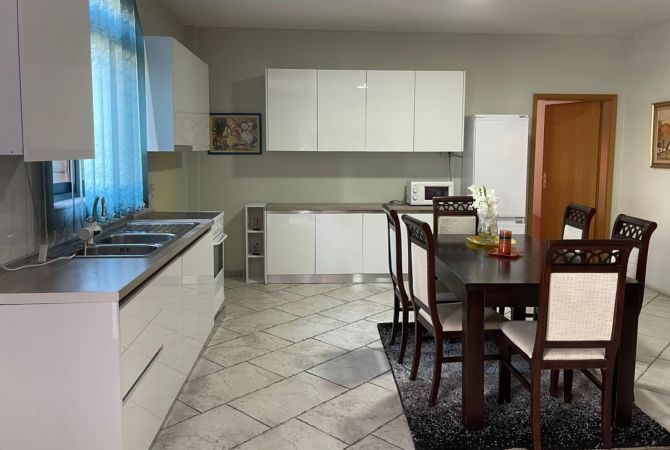 Shtepi me qera 2+1 ne Tirane - 600 Euro