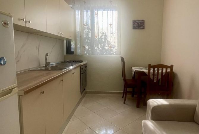 Shtepi me qera 1+1 ne Tirane - 40,000 Leke