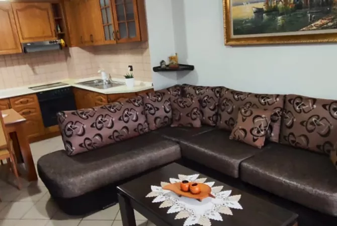 Shtepi me qera 2+1 ne Tirane - 45,000 Leke
