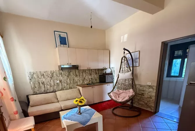 Shtepi me qera 2+1 ne Tirane - 45,000 Leke