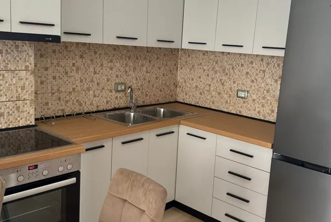 Shtepi me qera 3+1 ne Tirane - 70,000 Leke