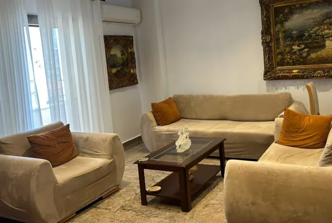 Shtepi me qera 2+1 ne Tirane - 900 Euro