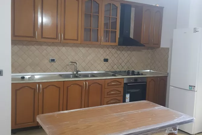 Shtepi me qera 1+1 ne Tirane - 40,000 Leke