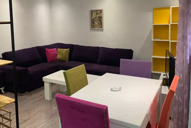 Shtepi me qera 2+1 ne Tirane - 60,000 Leke