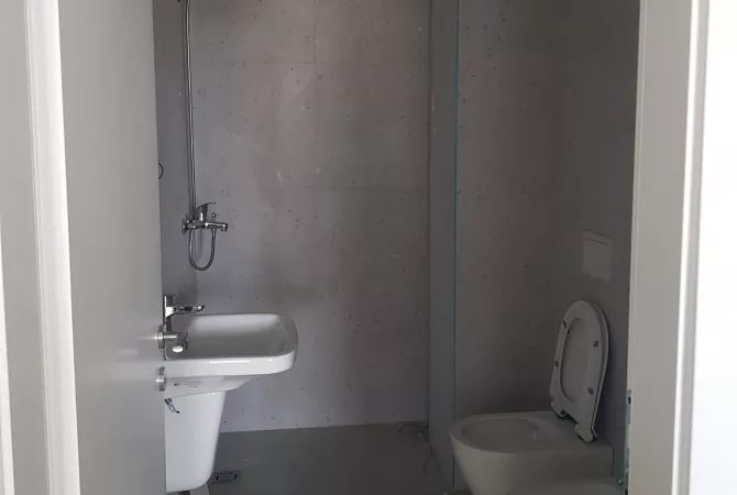 Shtepi me qera 3+1 ne Tirane - 1,250 Euro