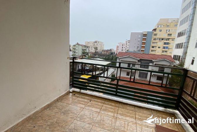 Shtepi ne shitje Apartament ne Durres, 2+1, Mobilimi Pjeserisht e mobiluar, Pagesa 105,000  Euro.