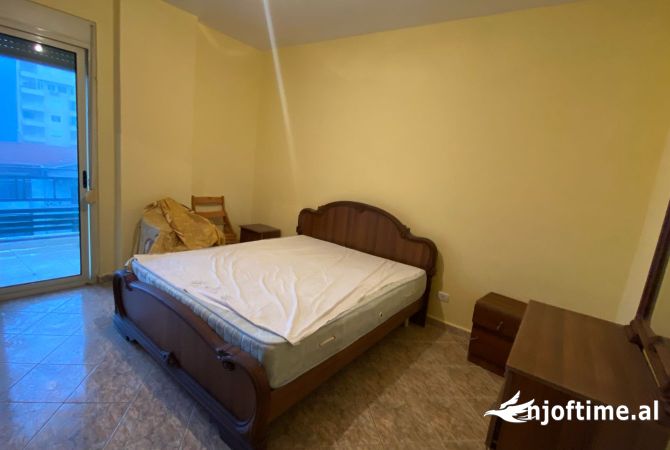 Shtepi ne shitje Apartament ne Durres, 2+1, Mobilimi Pjeserisht e mobiluar, Pagesa 105,000  Euro.