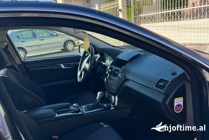 Cars for sale in Berat, Mercedes-Benz, 2010 Diesel,Kambio Automatik Payment 6,300  Euro.