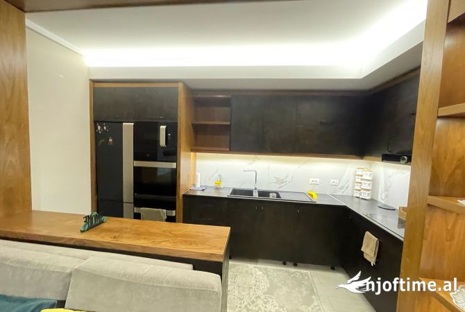 Shtepi me qera Apartament ne Tirane, 2+1, Mobilimi E mobiluar, Pagesa 550  Euro.