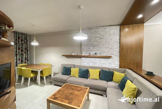Shtepi me qera Apartament ne Tirane, 2+1, Mobilimi E mobiluar, Pagesa 550  Euro.