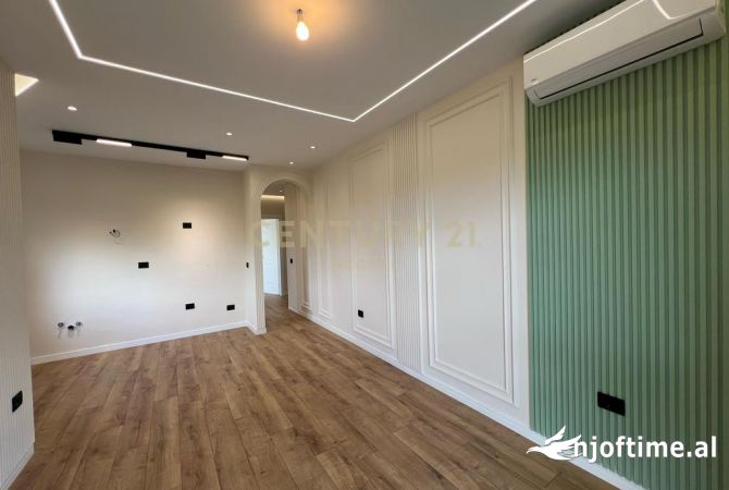 Shtepi ne shitje Apartament ne Durres, 2+1, Mobilimi Pjeserisht e mobiluar, Pagesa 135,000  Euro.