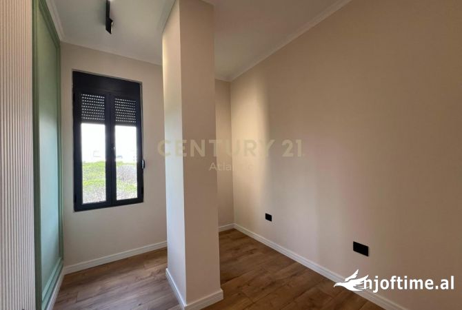 Shtepi ne shitje Apartament ne Durres, 2+1, Mobilimi Pjeserisht e mobiluar, Pagesa 135,000  Euro.
