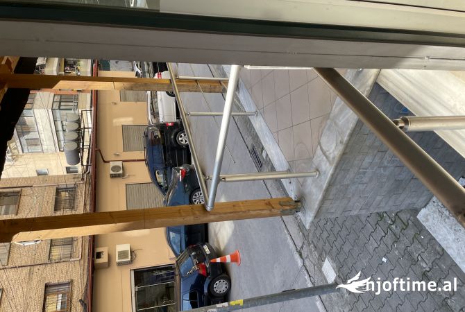 Ambient biznesi me qera 2+1 ne Tirane - 500 Euro
