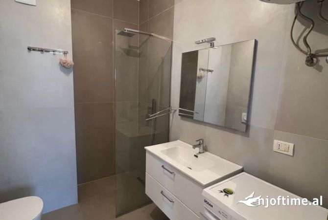 Shtepi me qera Apartament ne Tirane, 2+1, Mobilimi E mobiluar, Pagesa 50,000  Leke.