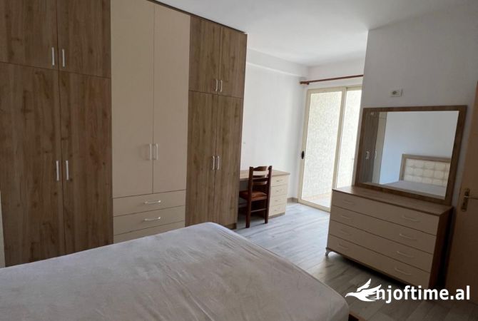 Shtepi me qera Apartament ne Tirane, 2+1, Mobilimi E mobiluar, Pagesa 50,000  Leke.