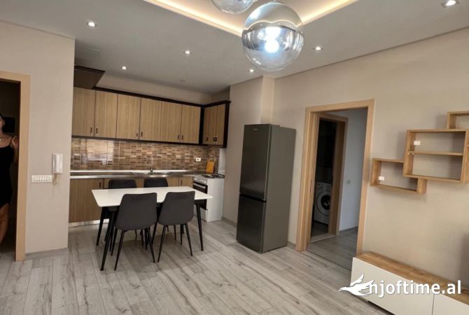 Shtepi me qera Apartament ne Tirane, 2+1, Mobilimi E mobiluar, Pagesa 50,000  Leke.