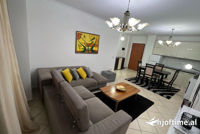 Shtepi me qera 2+1 ne Tirane - 680 Euro