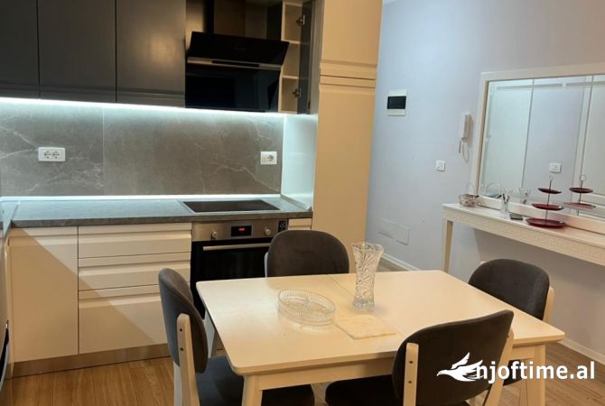 Shtepi me qera 2+1 ne Tirane - 900 Euro