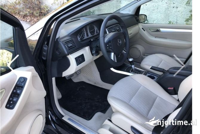 Makina ne shitje ne Tirane, Mercedes-Benz, 2007 Diesel,Kambio Automatik Pagesa 3,200  Euro.