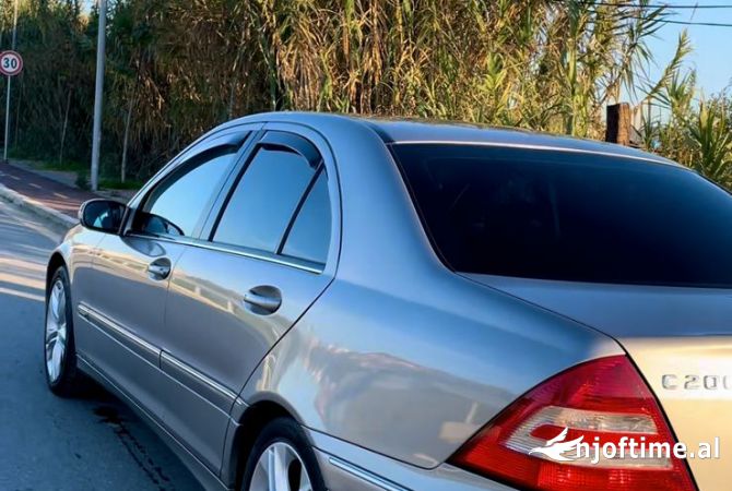 Makina ne shitje ne Lushnje, Mercedes-Benz, 2004 gasoline-gas,Kambio Manual Pagesa 4,000  Euro.