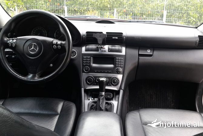 Makina ne shitje ne Lushnje, Mercedes-Benz, 2004 gasoline-gas,Kambio Manual Pagesa 4,000  Euro.