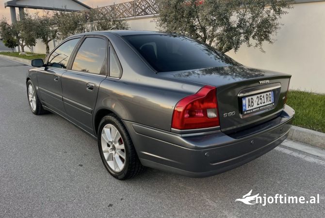 Makina ne shitje ne Durres, Volvo, 2007 Diesel,Kambio Automatik Pagesa 5,000  Euro.