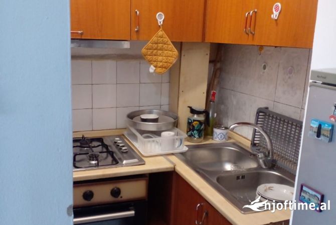 Shtepi me qera Apartament ne Tirane, 1+1, Mobilimi E mobiluar, Pagesa 40,000  Leke.