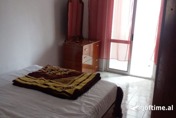 Shtepi me qera Apartament ne Tirane, 1+1, Mobilimi E mobiluar, Pagesa 40,000  Leke.