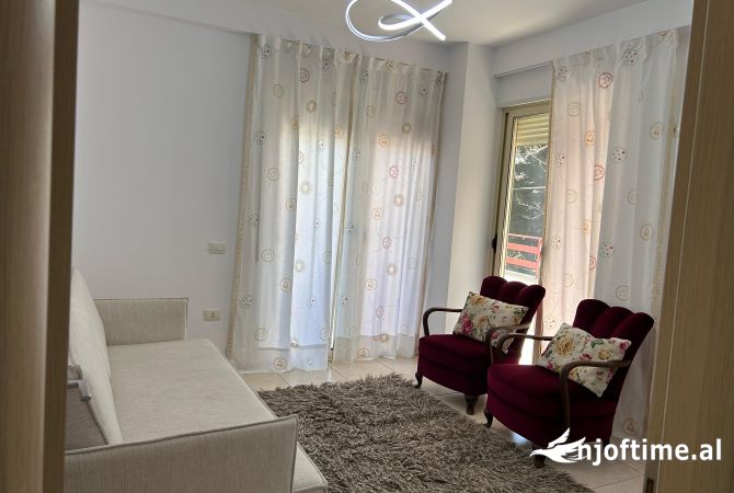 Shtepi me qera 2+1 ne Tirane - 63,000 Leke