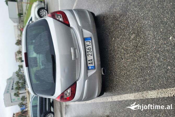 Makina ne shitje ne Tirane, Opel, 2010 Diesel,Kambio Manual Pagesa 3,600  Euro.