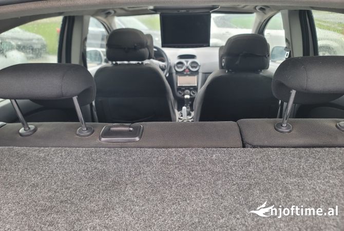 Makina ne shitje ne Tirane, Opel, 2010 Diesel,Kambio Manual Pagesa 3,600  Euro.