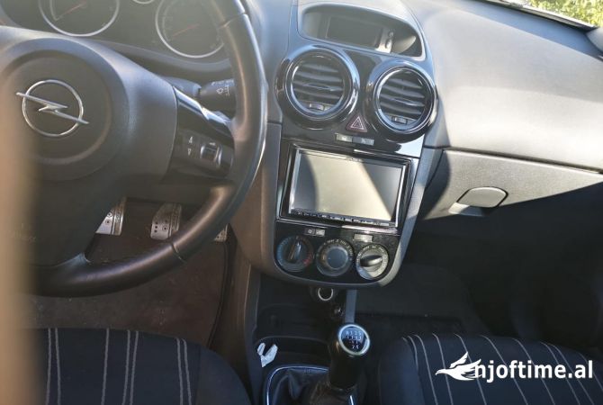 Makina ne shitje ne Tirane, Opel, 2010 Diesel,Kambio Manual Pagesa 3,600  Euro.