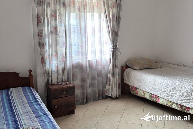 Shtepi me qera Shtepi Private ne Tirane, 4+1, Mobilimi E mobiluar, Pagesa 50,000  Leke.