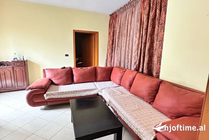 Shtepi me qera Shtepi Private ne Tirane, 4+1, Mobilimi E mobiluar, Pagesa 50,000  Leke.